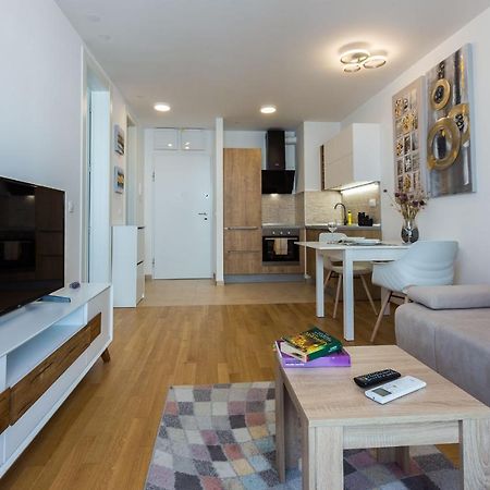Tanja modern apartment with balcony&parking garage Zadar Bagian luar foto