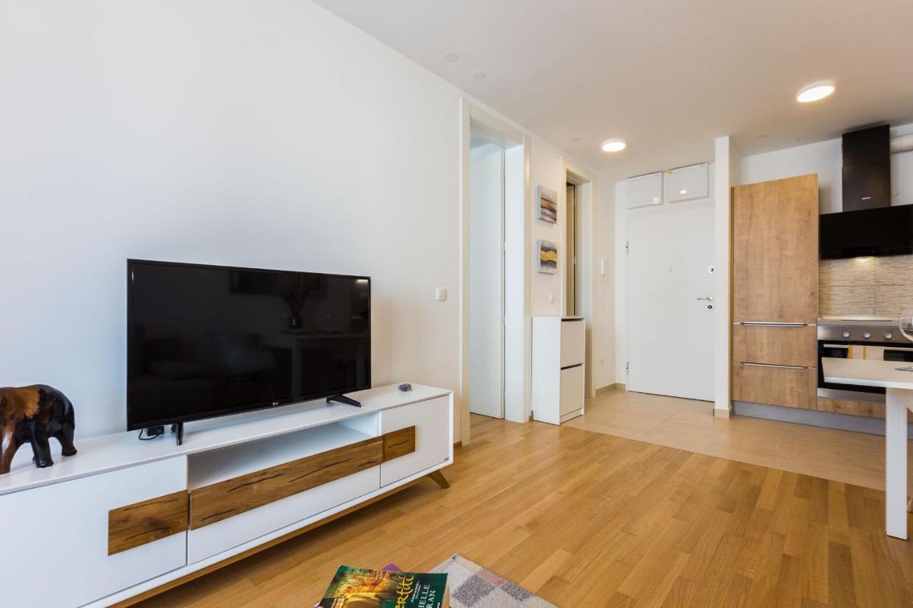 Tanja modern apartment with balcony&parking garage Zadar Bagian luar foto